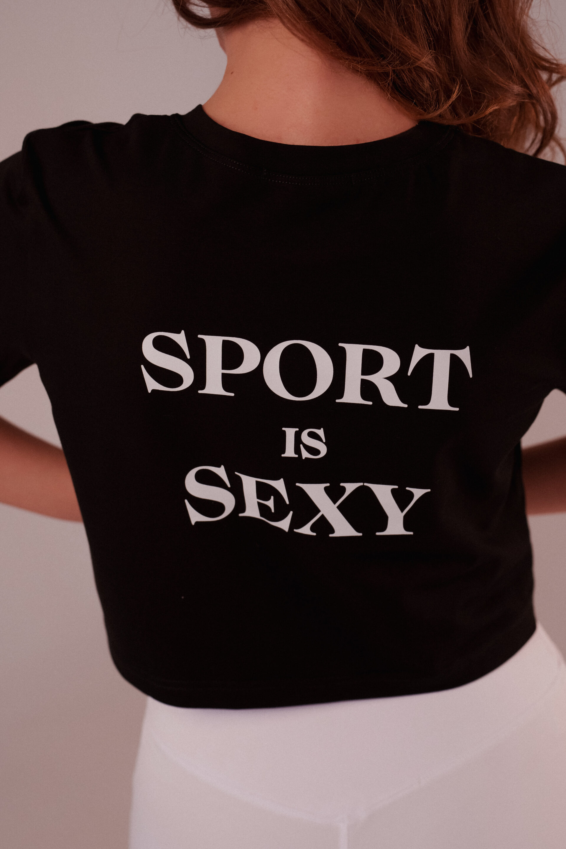 Укороченная футболка "Sport is sexy"